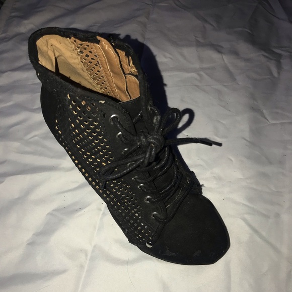 Heels - Picture 2 of 5